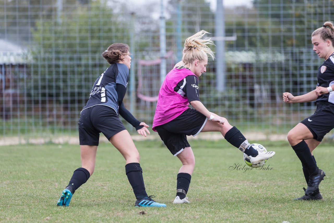 Bild 176 - Frauen Grossenasper SV - SV Steinhorst/Labenz : Ergebnis: 1:3